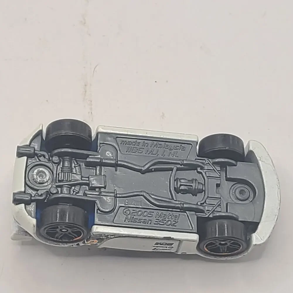 Hot Wheels White Nissan 350Z 1/64 Scale Blue Tint Windows 2005